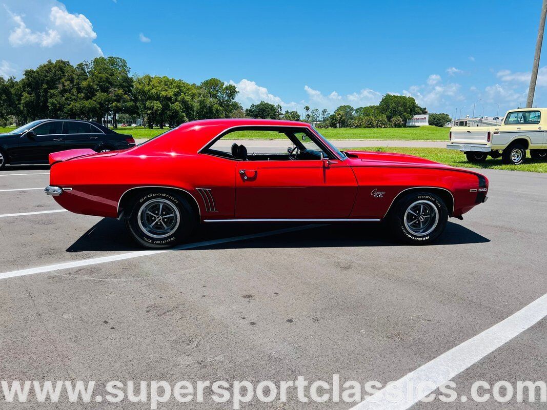 Chevrolet-Camaro-Coupe-1969-2