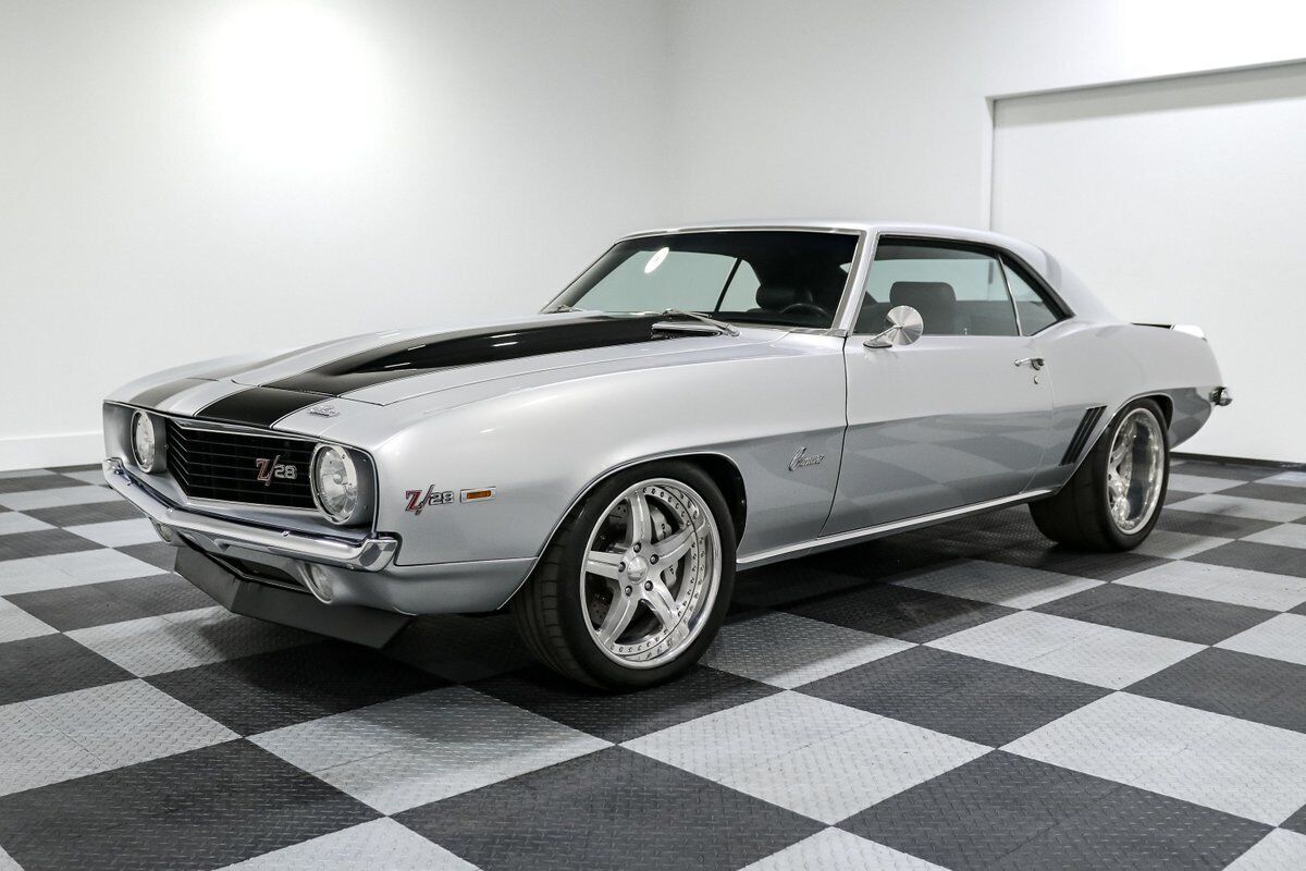 Chevrolet-Camaro-Coupe-1969-2