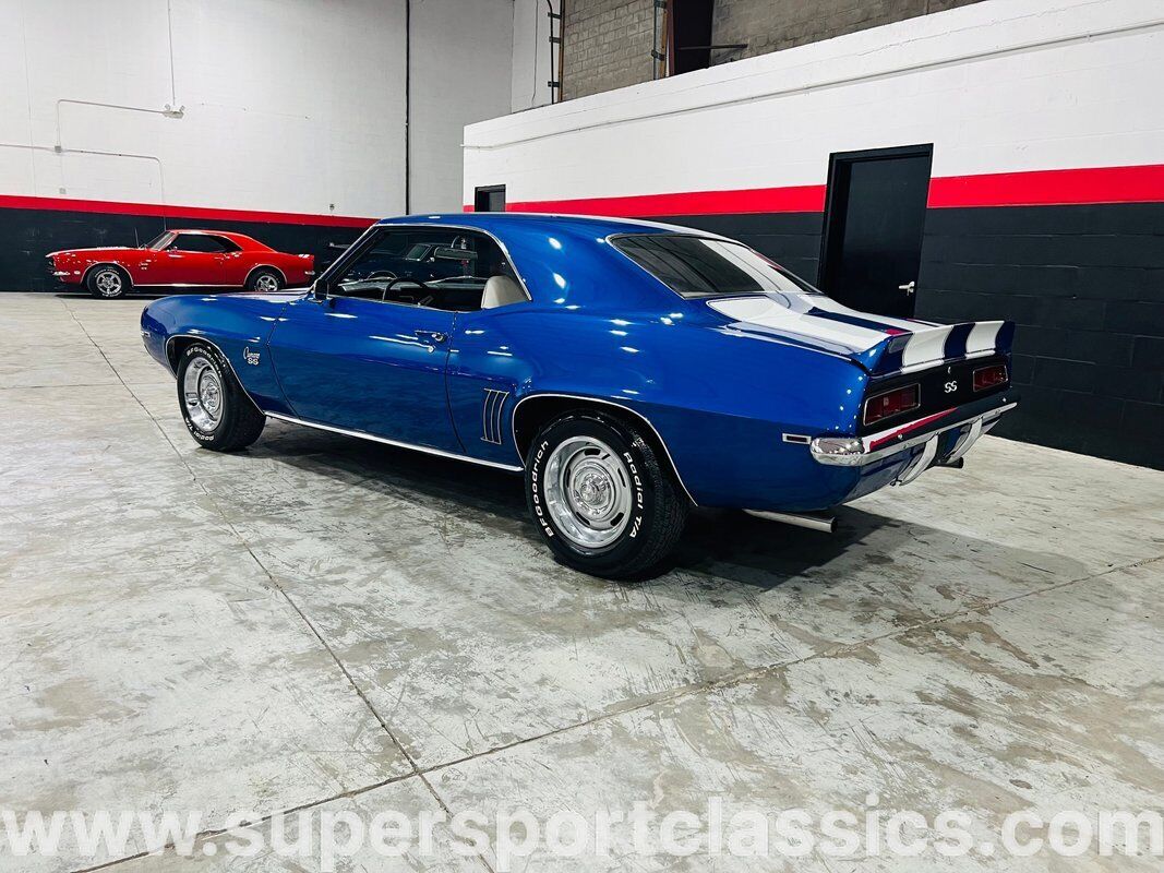 Chevrolet-Camaro-Coupe-1969-2