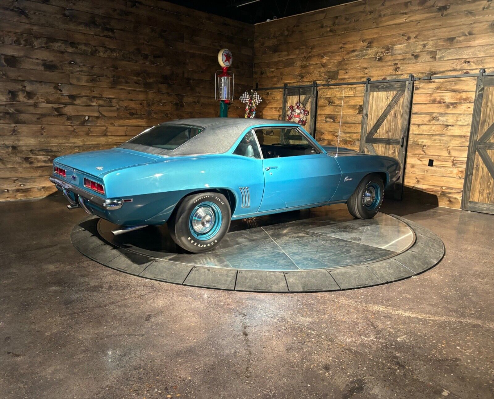 Chevrolet-Camaro-Coupe-1969-8