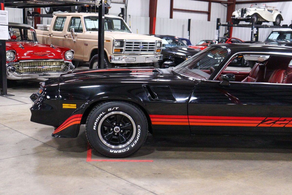 Chevrolet-Camaro-Coupe-1980-1