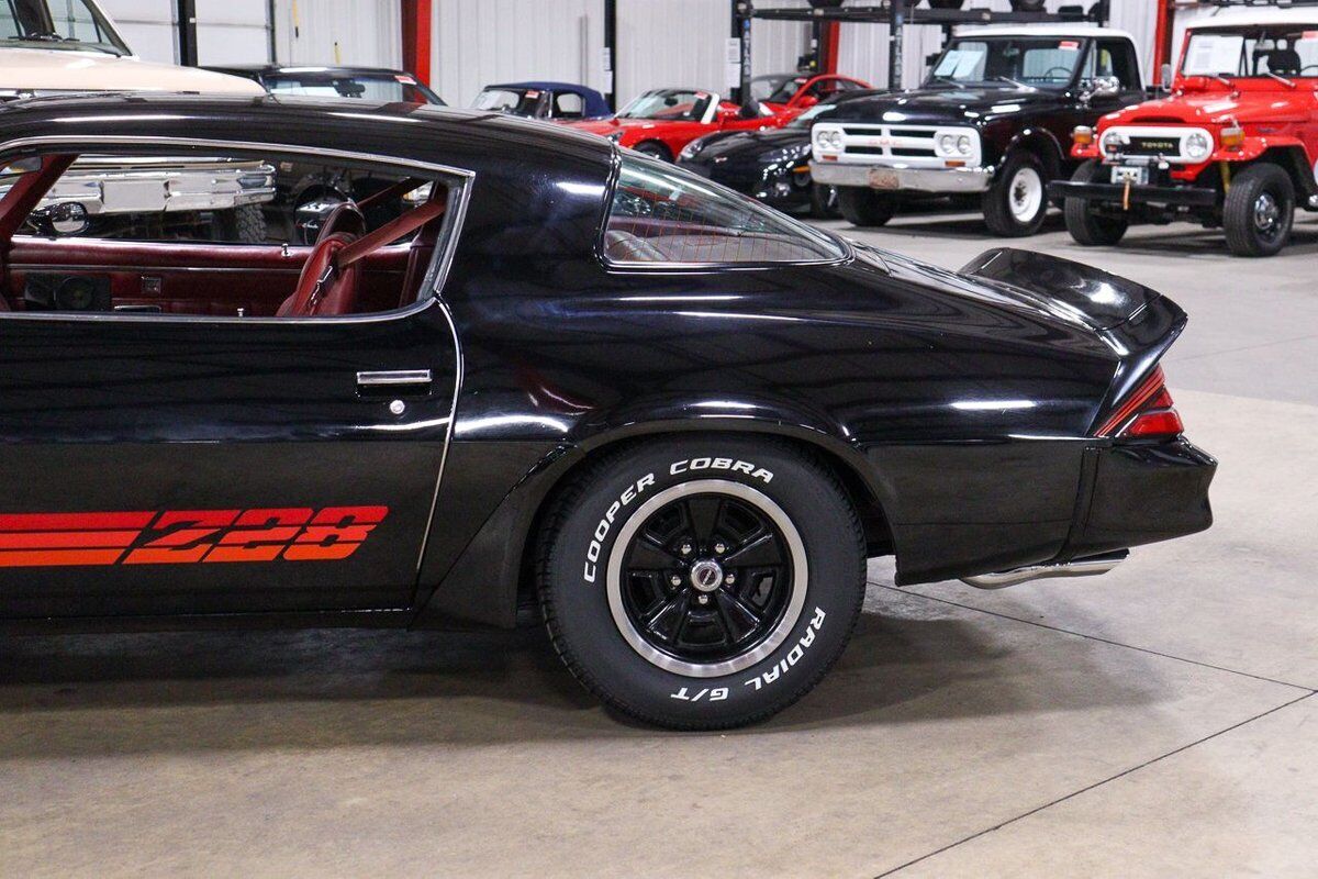 Chevrolet-Camaro-Coupe-1980-3