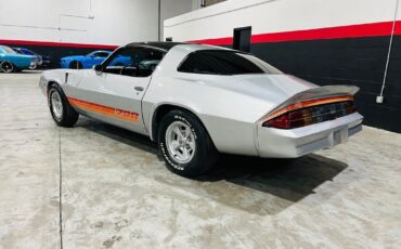 Chevrolet-Camaro-Coupe-1981-2