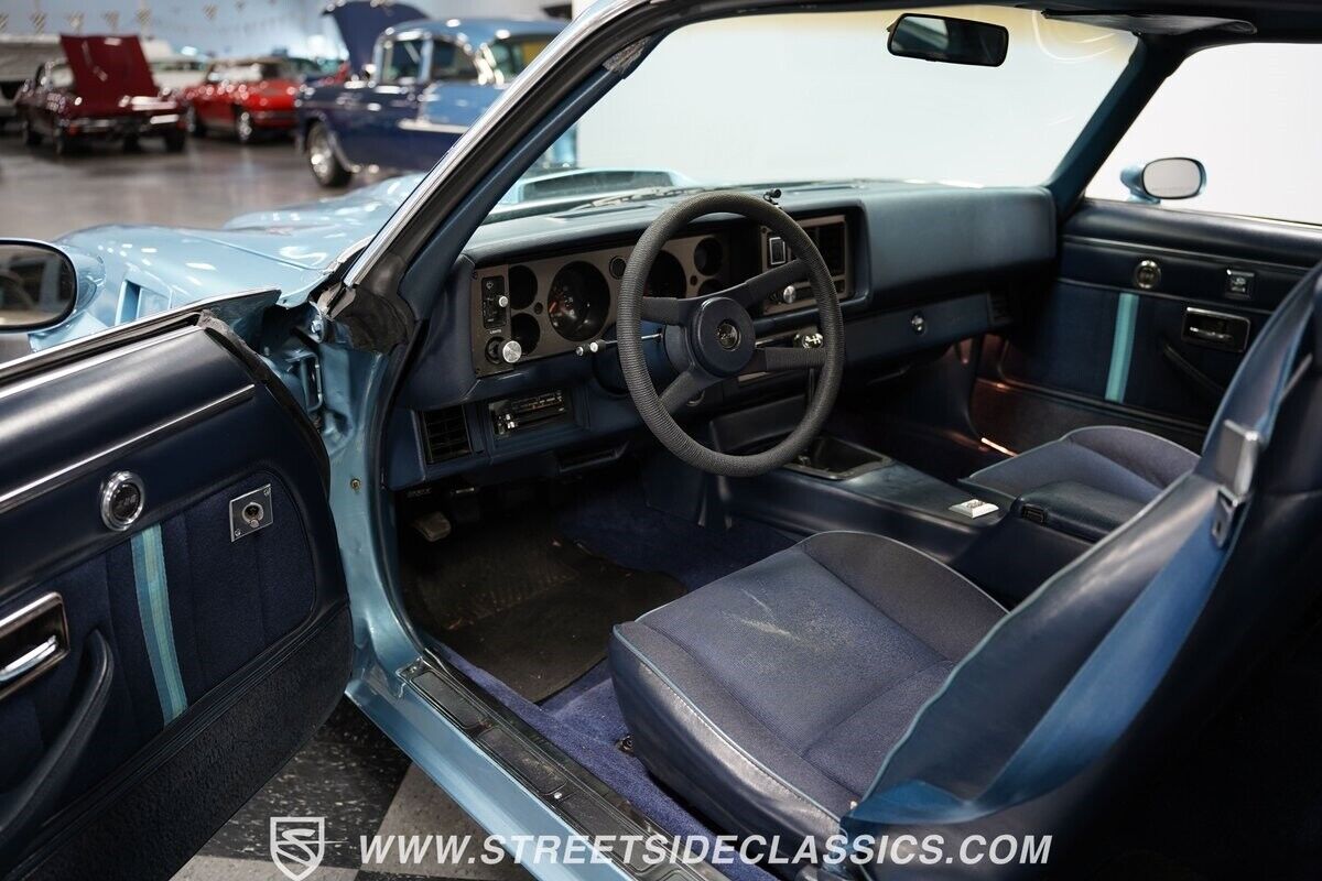 Chevrolet-Camaro-Coupe-1981-4