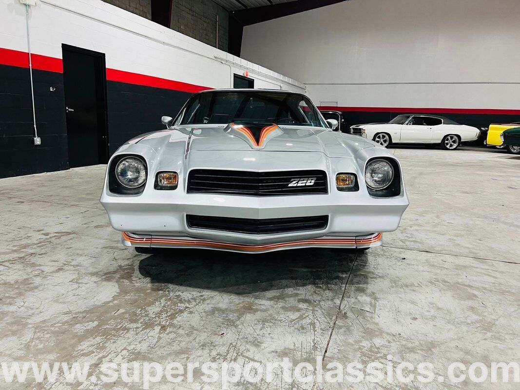 Chevrolet-Camaro-Coupe-1981-8