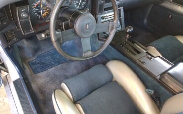 Chevrolet-Camaro-Coupe-1982-10