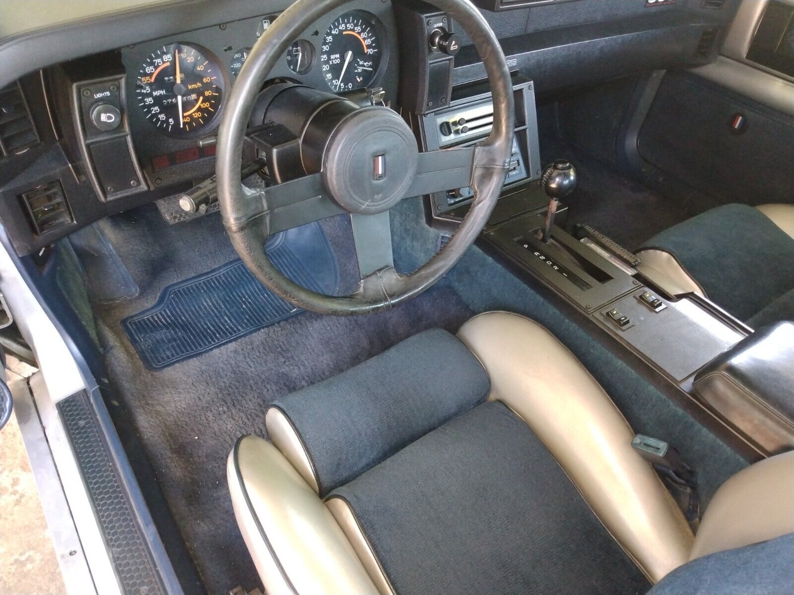 Chevrolet-Camaro-Coupe-1982-10