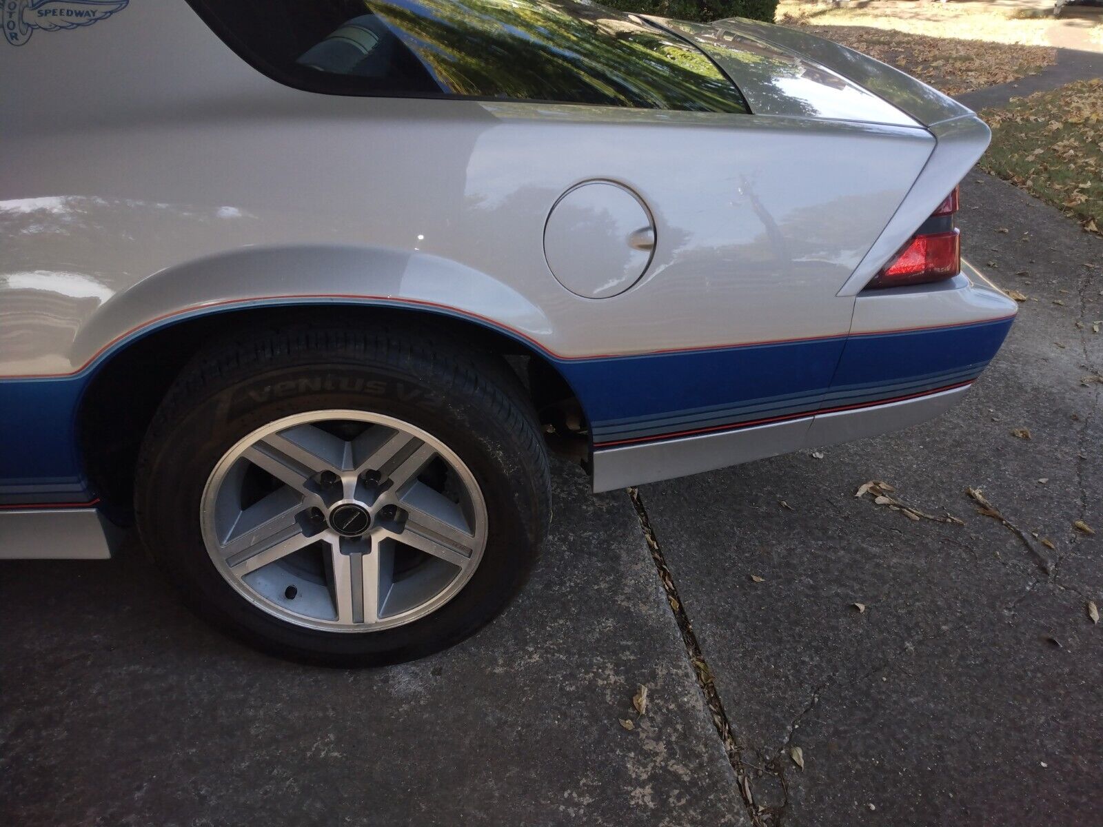 Chevrolet-Camaro-Coupe-1982-2