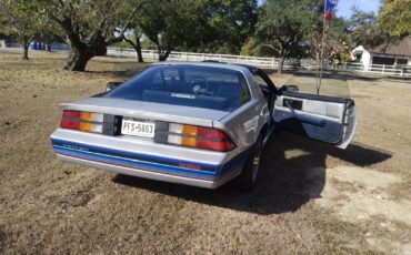 Chevrolet-Camaro-Coupe-1982-21