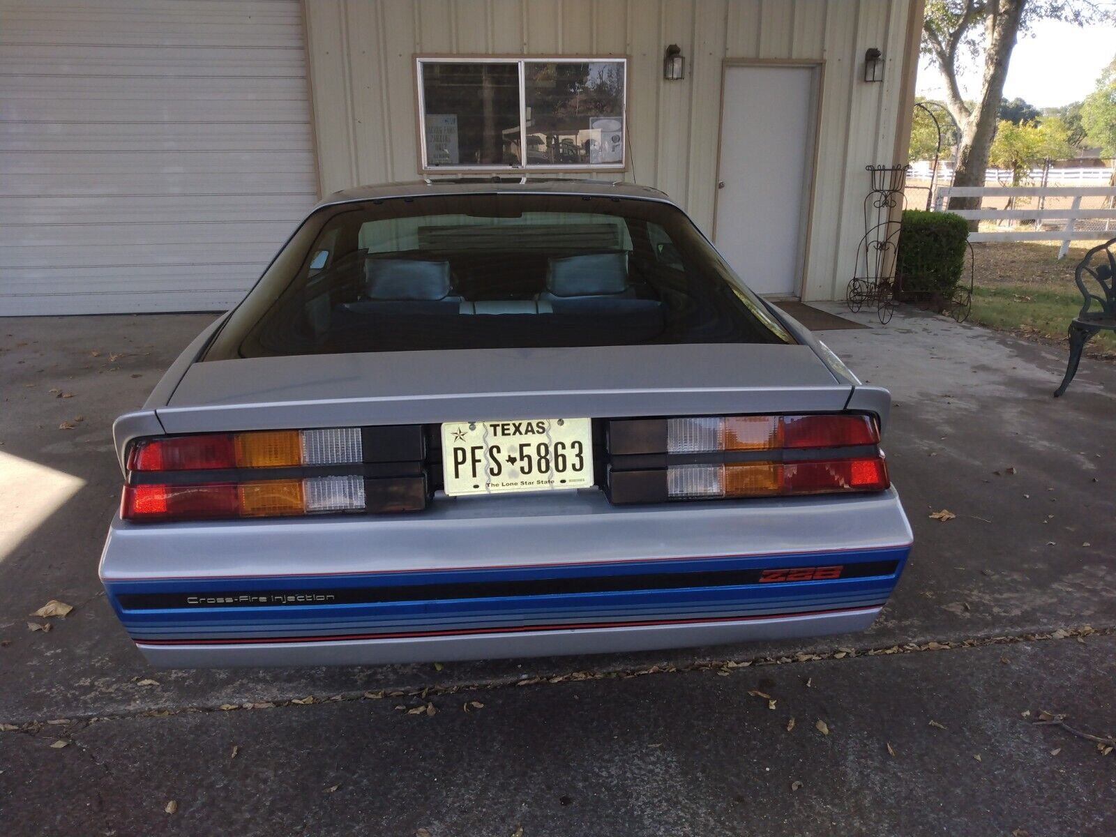 Chevrolet-Camaro-Coupe-1982-3