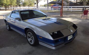 Chevrolet-Camaro-Coupe-1982-6