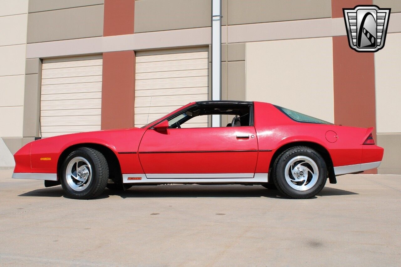 Chevrolet-Camaro-Coupe-1984-3