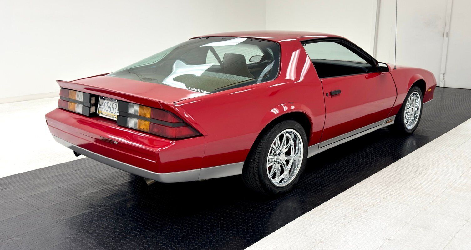 Chevrolet-Camaro-Coupe-1984-4