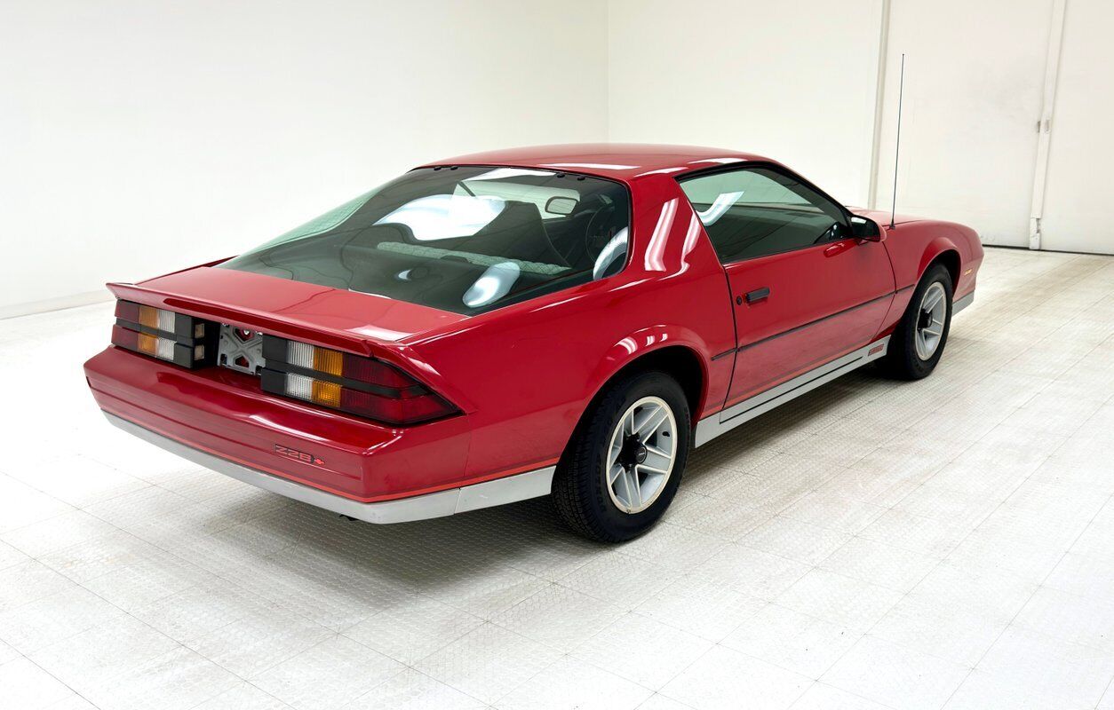 Chevrolet-Camaro-Coupe-1984-4