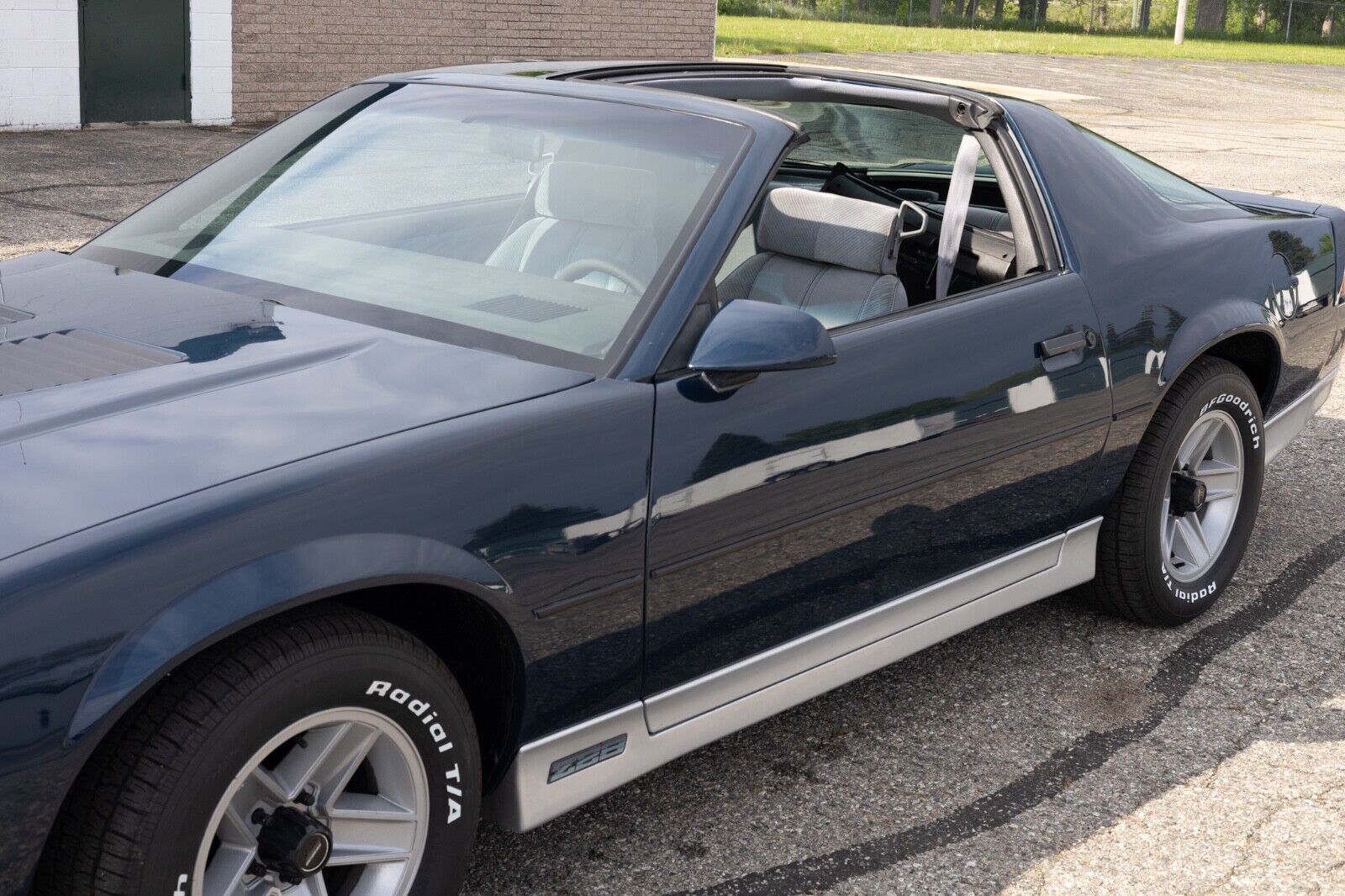 Chevrolet-Camaro-Coupe-1985-18