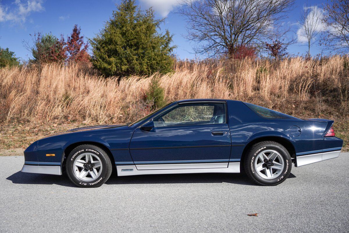 Chevrolet-Camaro-Coupe-1985-3