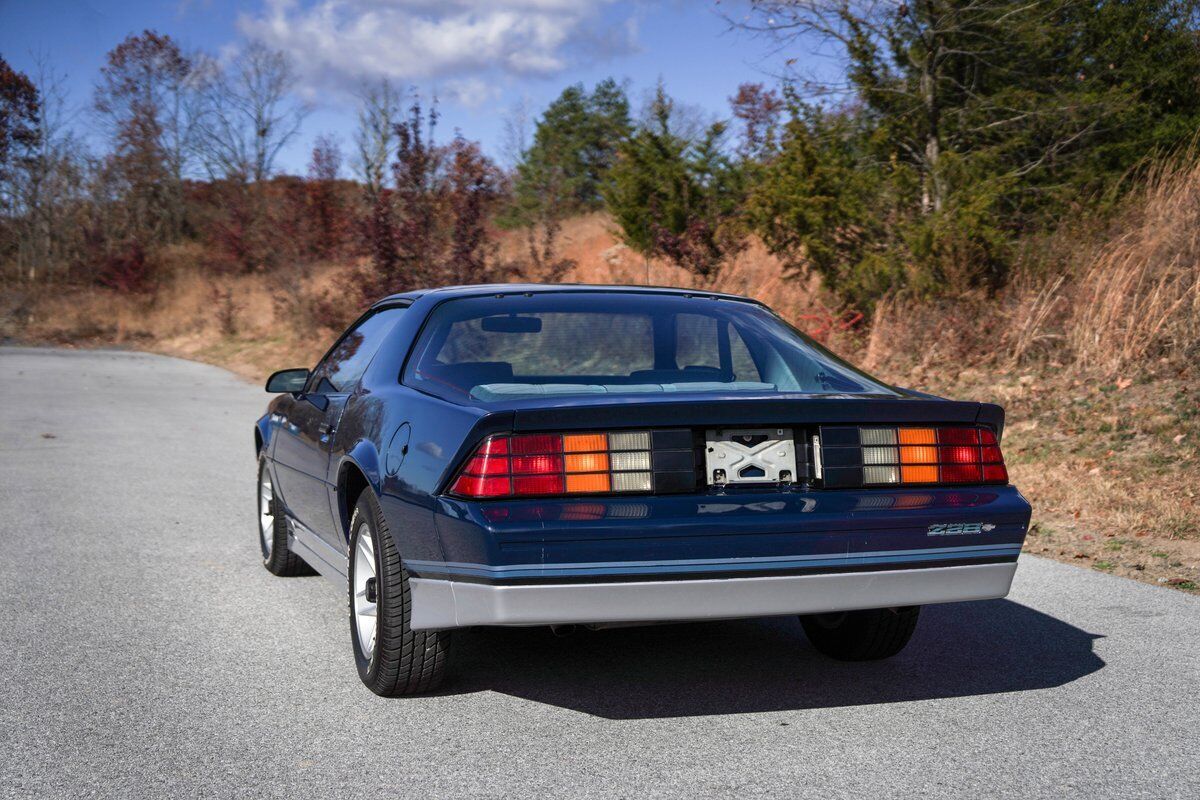 Chevrolet-Camaro-Coupe-1985-5