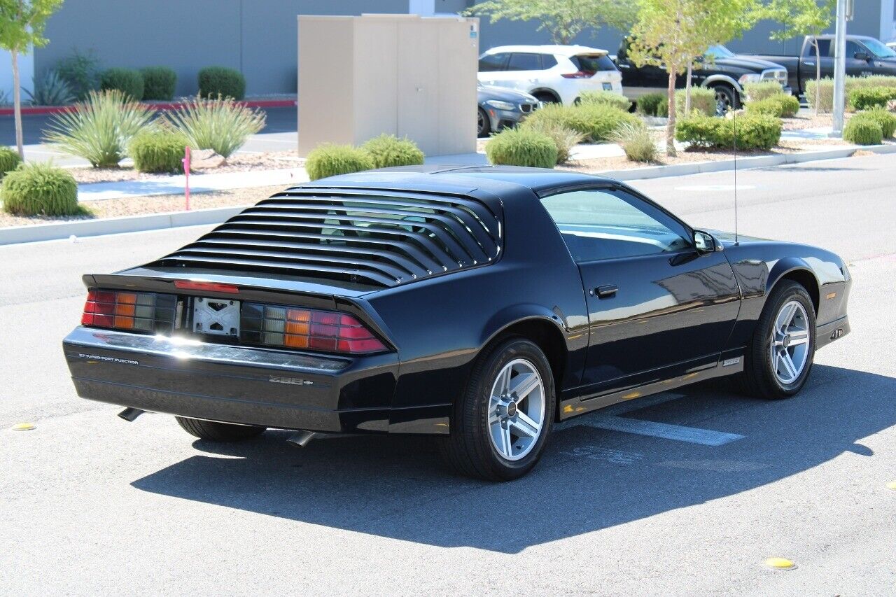 Chevrolet-Camaro-Coupe-1987-8