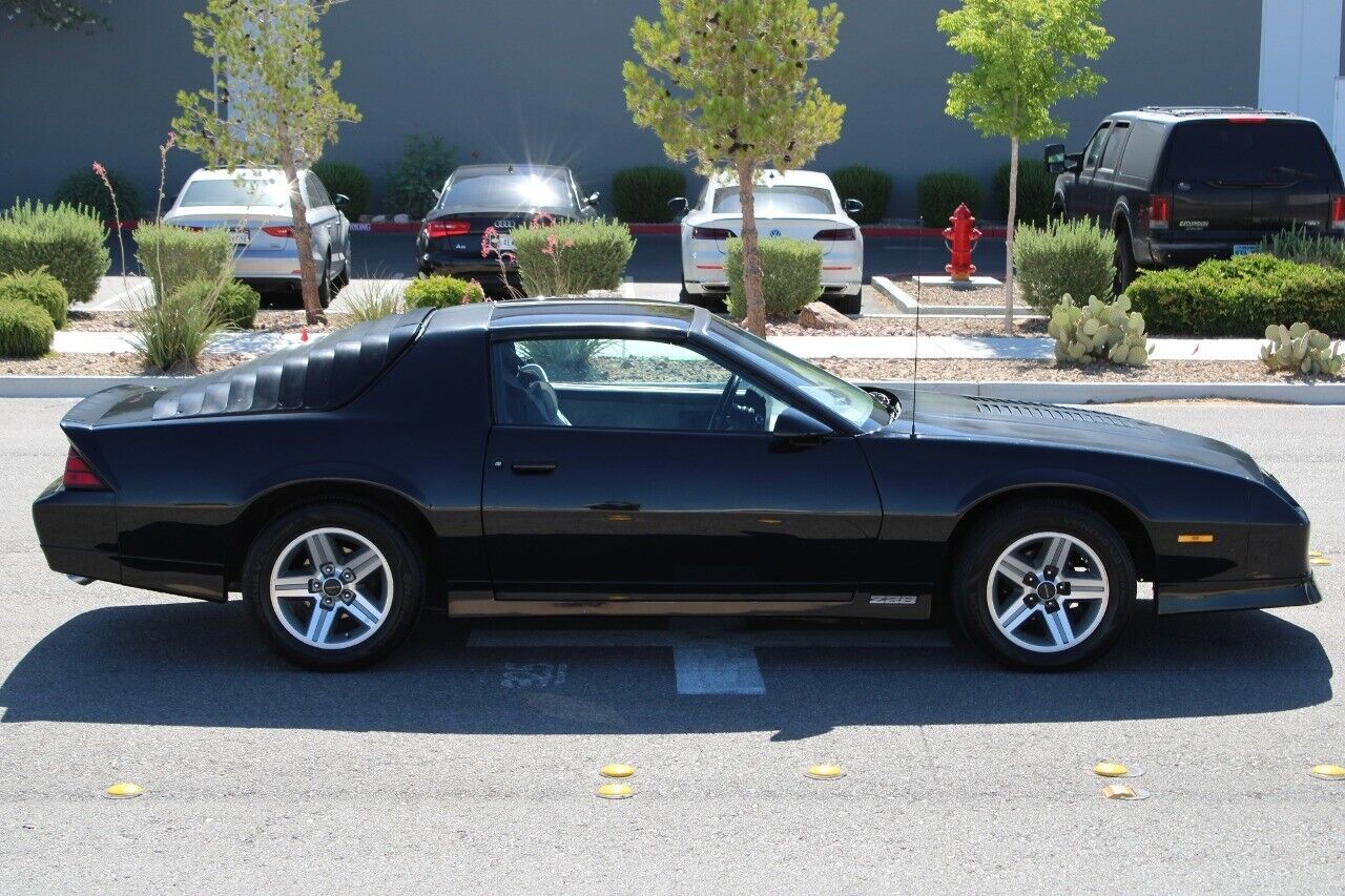 Chevrolet-Camaro-Coupe-1987-9