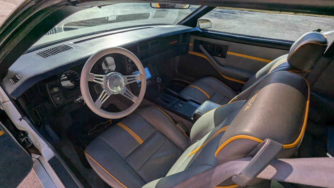 Chevrolet-Camaro-Coupe-1988-15