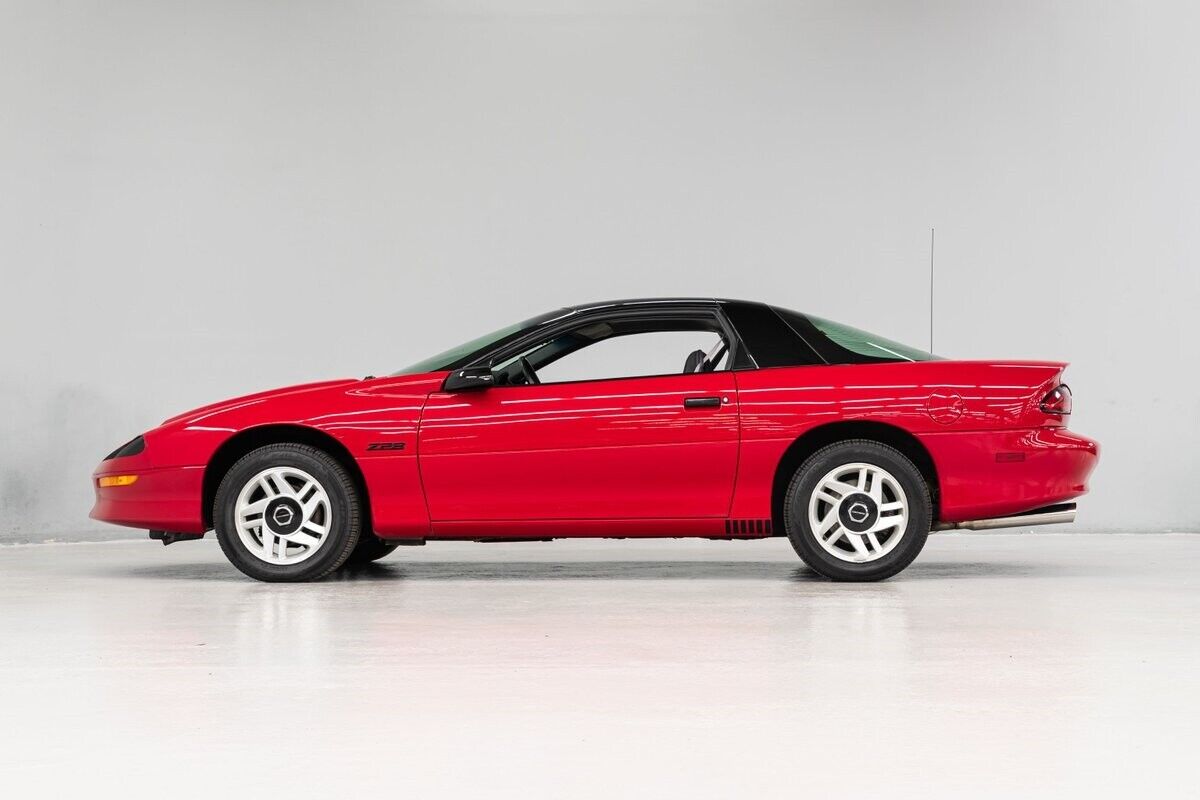 Chevrolet-Camaro-Coupe-1993-2