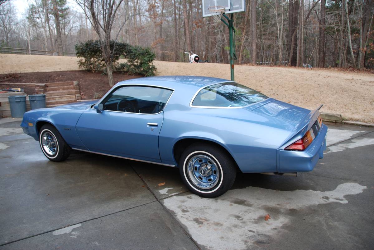 Chevrolet-Camaro-sport-coupe-1981-1