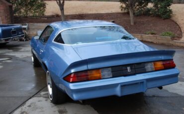 Chevrolet-Camaro-sport-coupe-1981-2