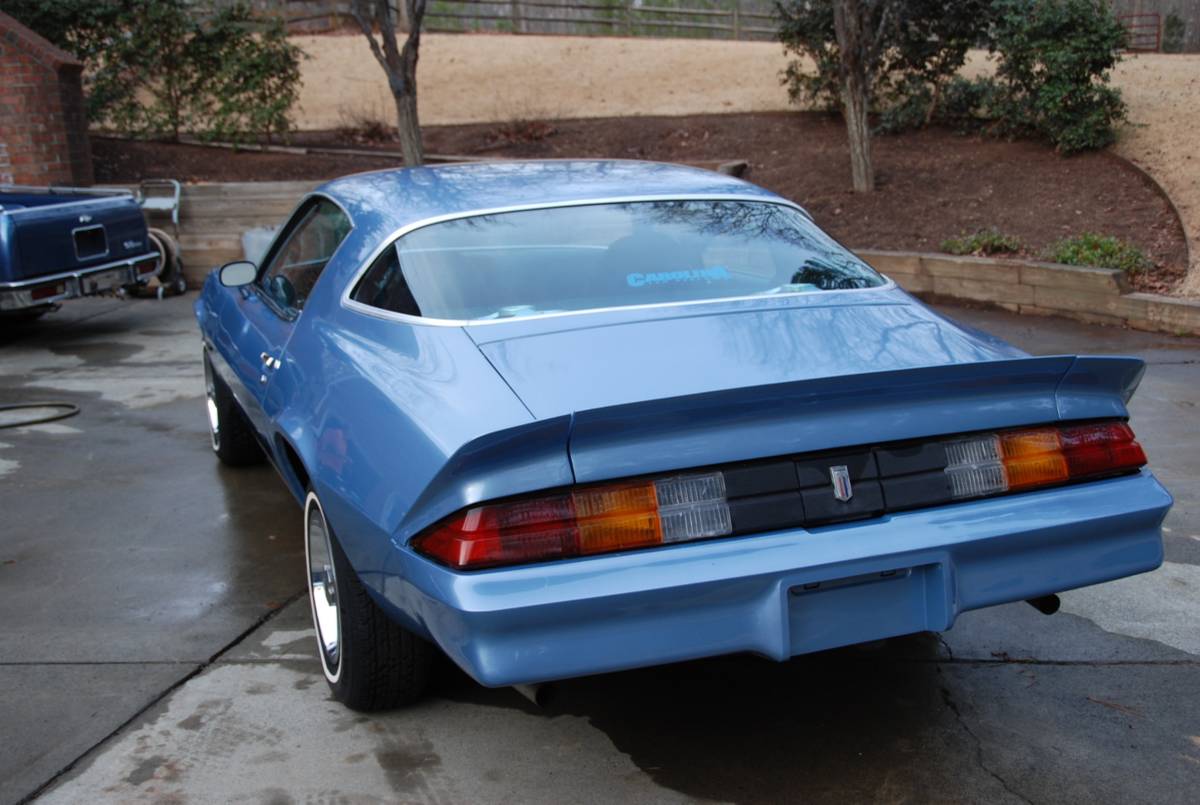 Chevrolet-Camaro-sport-coupe-1981-2