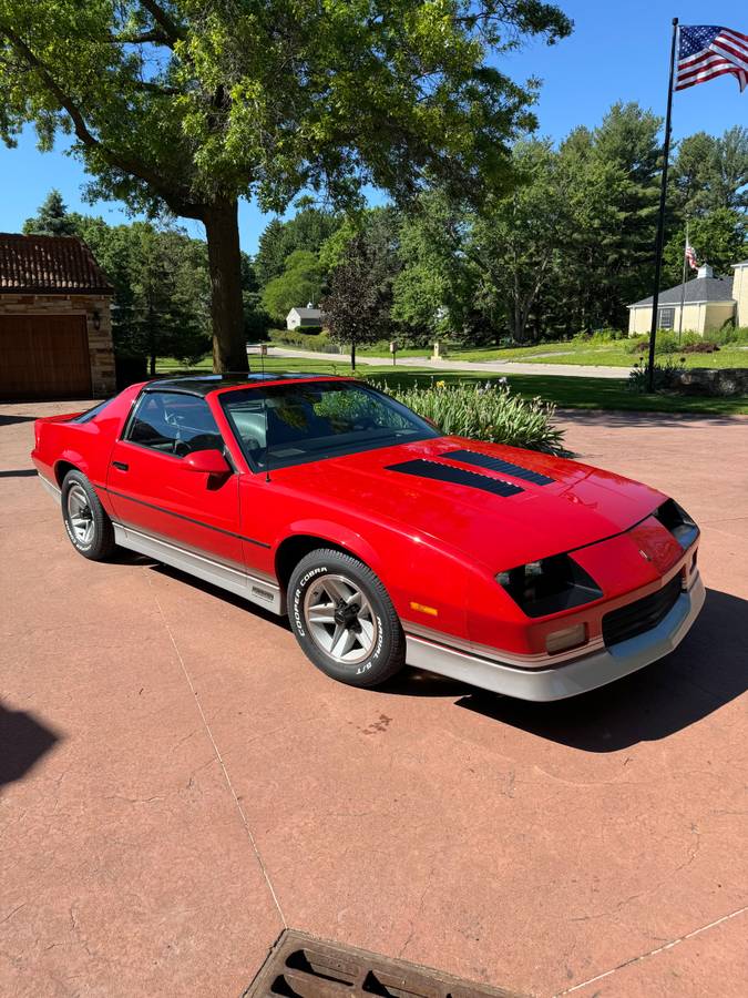 Chevrolet-Camaro-z28-1985