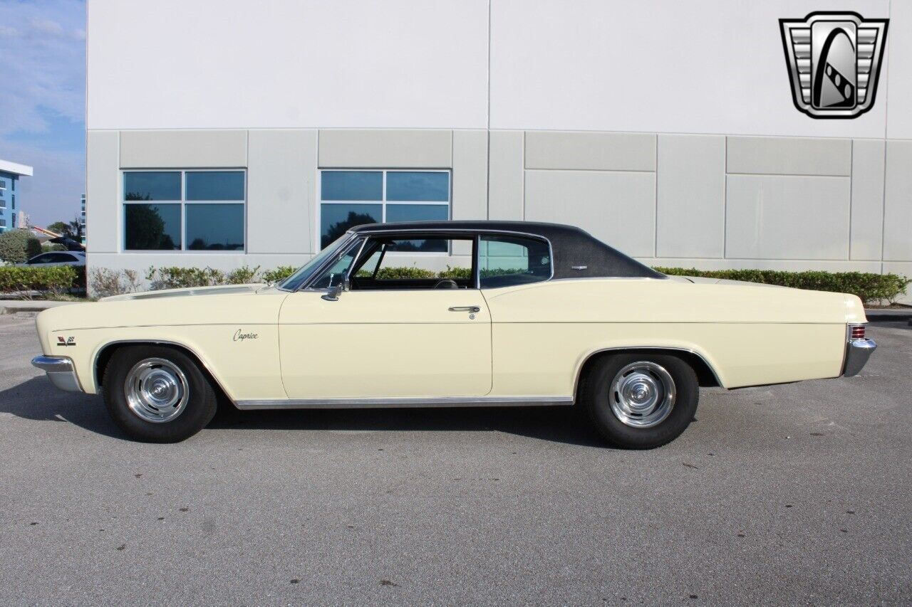 Chevrolet-Caprice-Coupe-1966-3