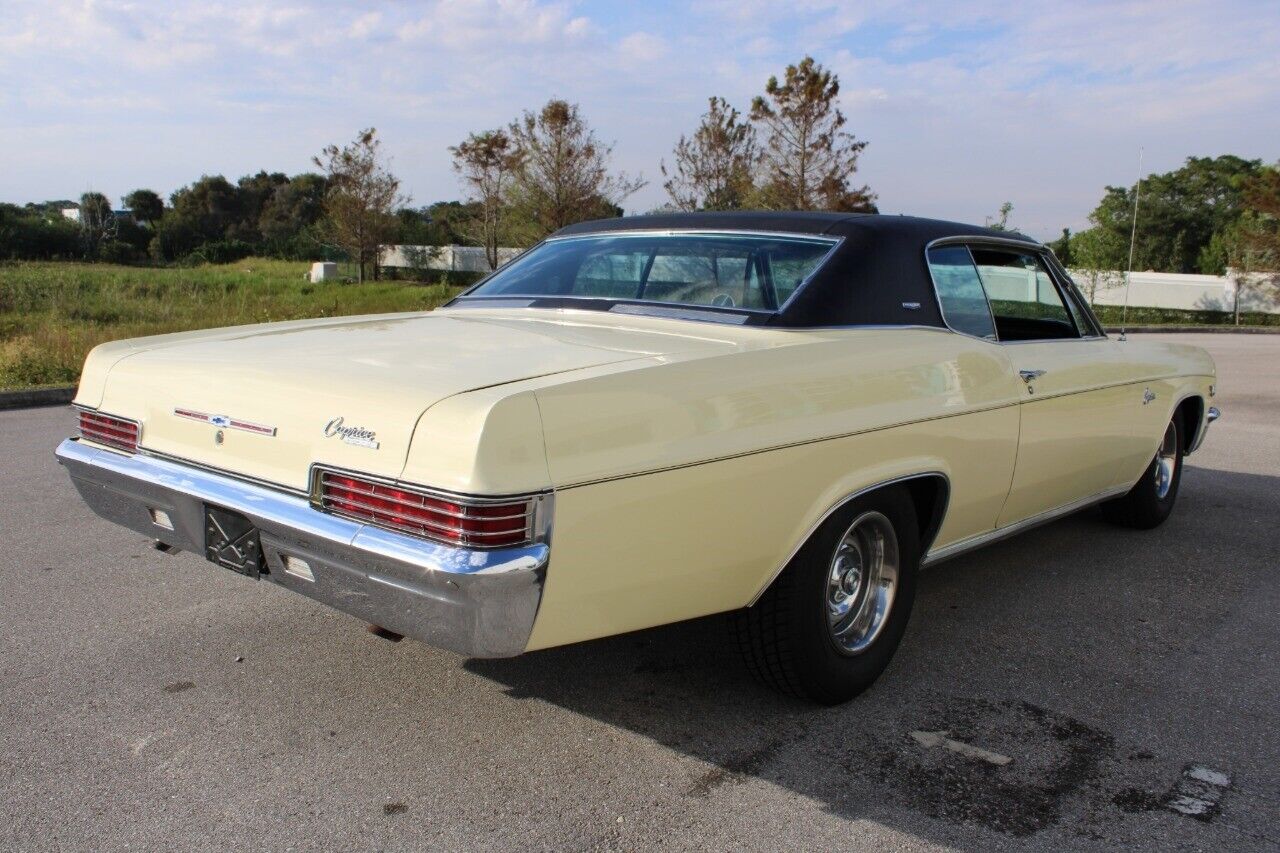 Chevrolet-Caprice-Coupe-1966-6