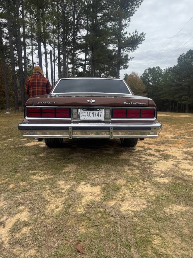 Chevrolet-Caprice-classic-1988-12