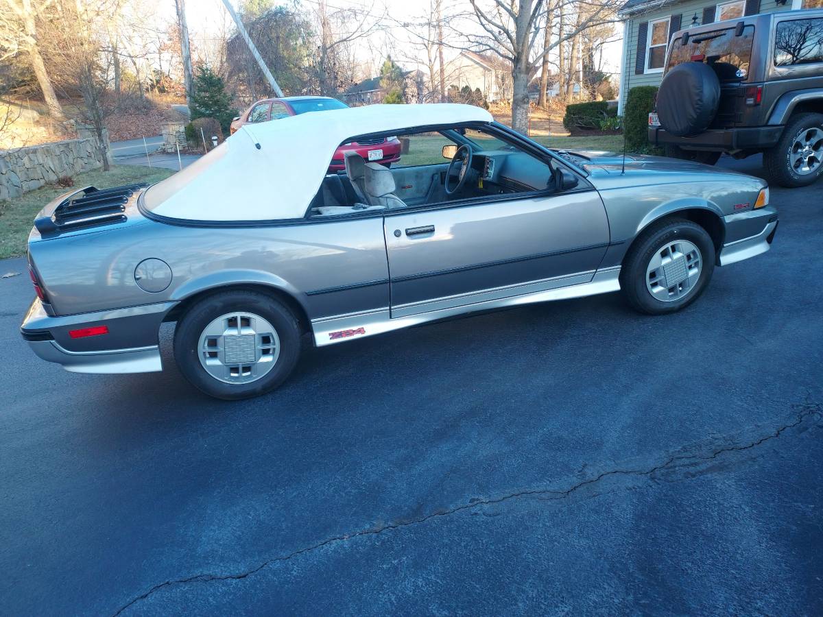 Chevrolet-Cavalier-z24-1988-3