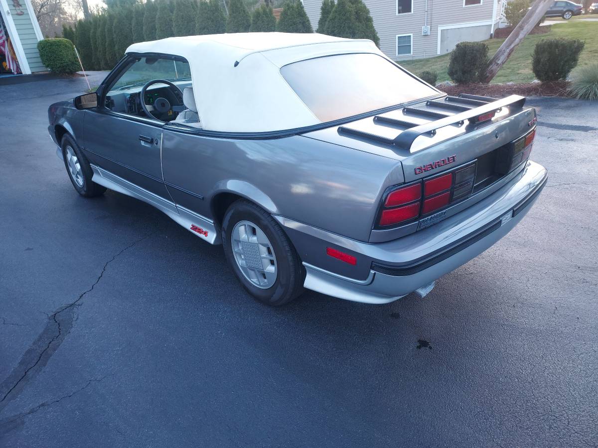 Chevrolet-Cavalier-z24-1988-4