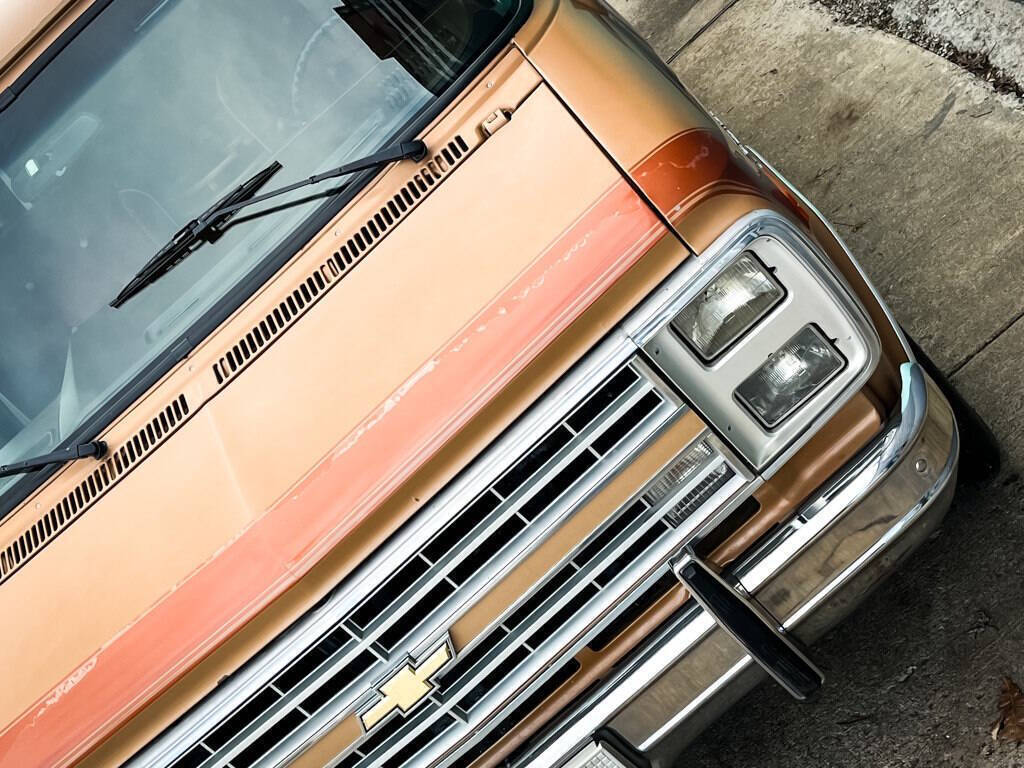 Chevrolet-Chevy-Van-1985-13