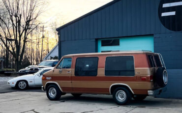 Chevrolet-Chevy-Van-1985-3