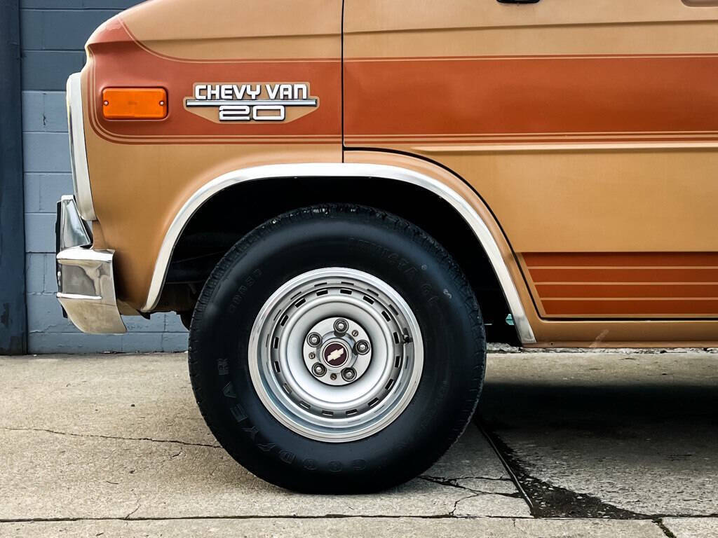 Chevrolet-Chevy-Van-1985-4