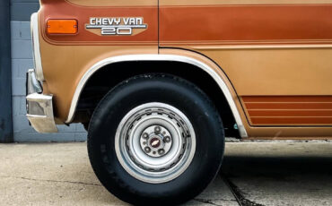 Chevrolet-Chevy-Van-1985-4