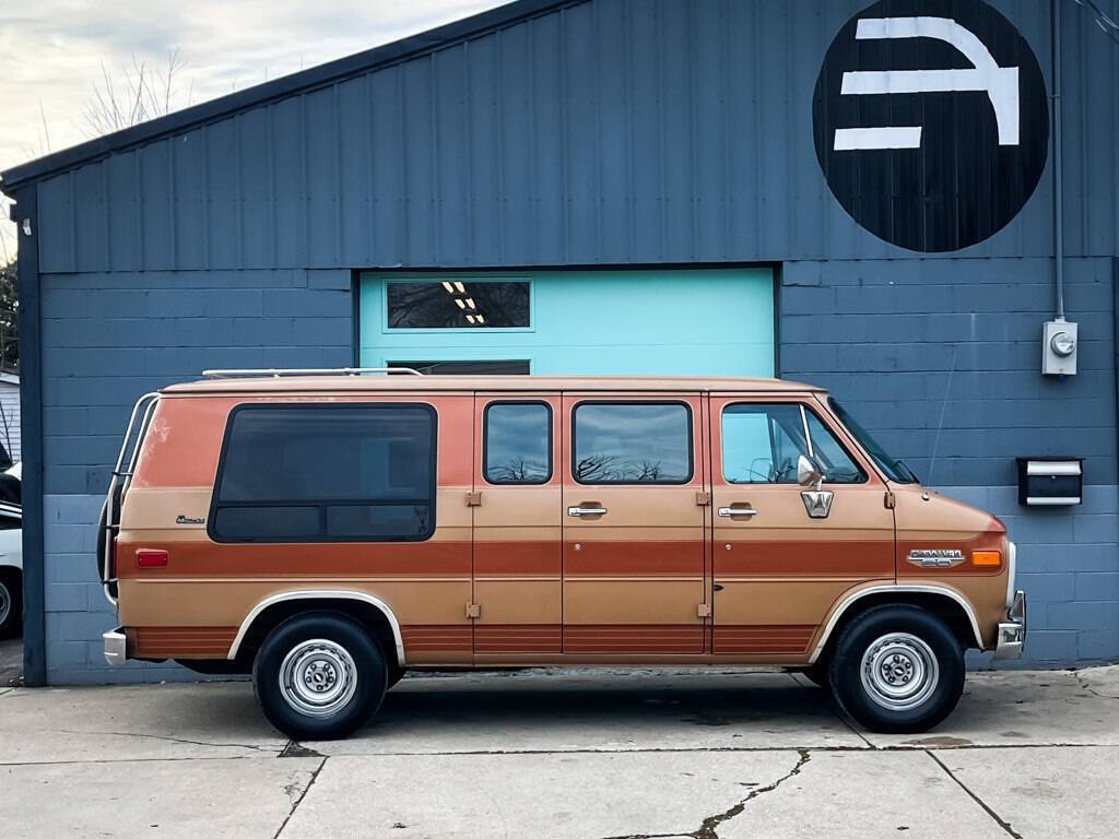 Chevrolet-Chevy-Van-1985-9