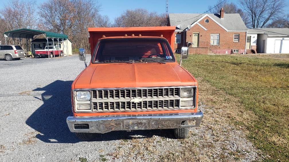 Chevrolet-Ck-pickup-1-ton-1982-1