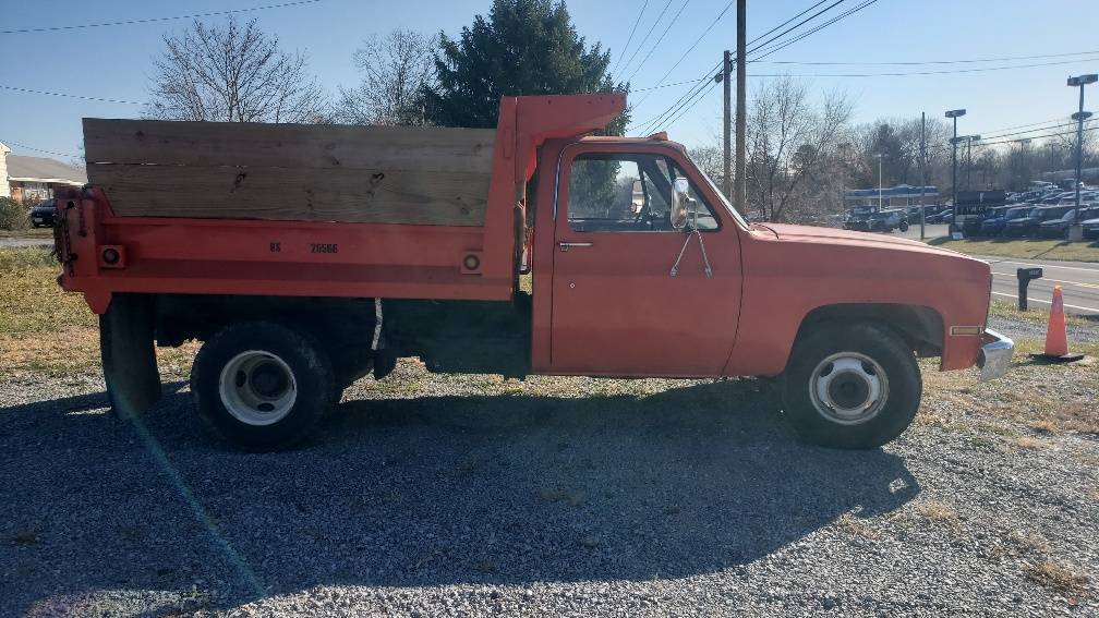 Chevrolet-Ck-pickup-1-ton-1982-4