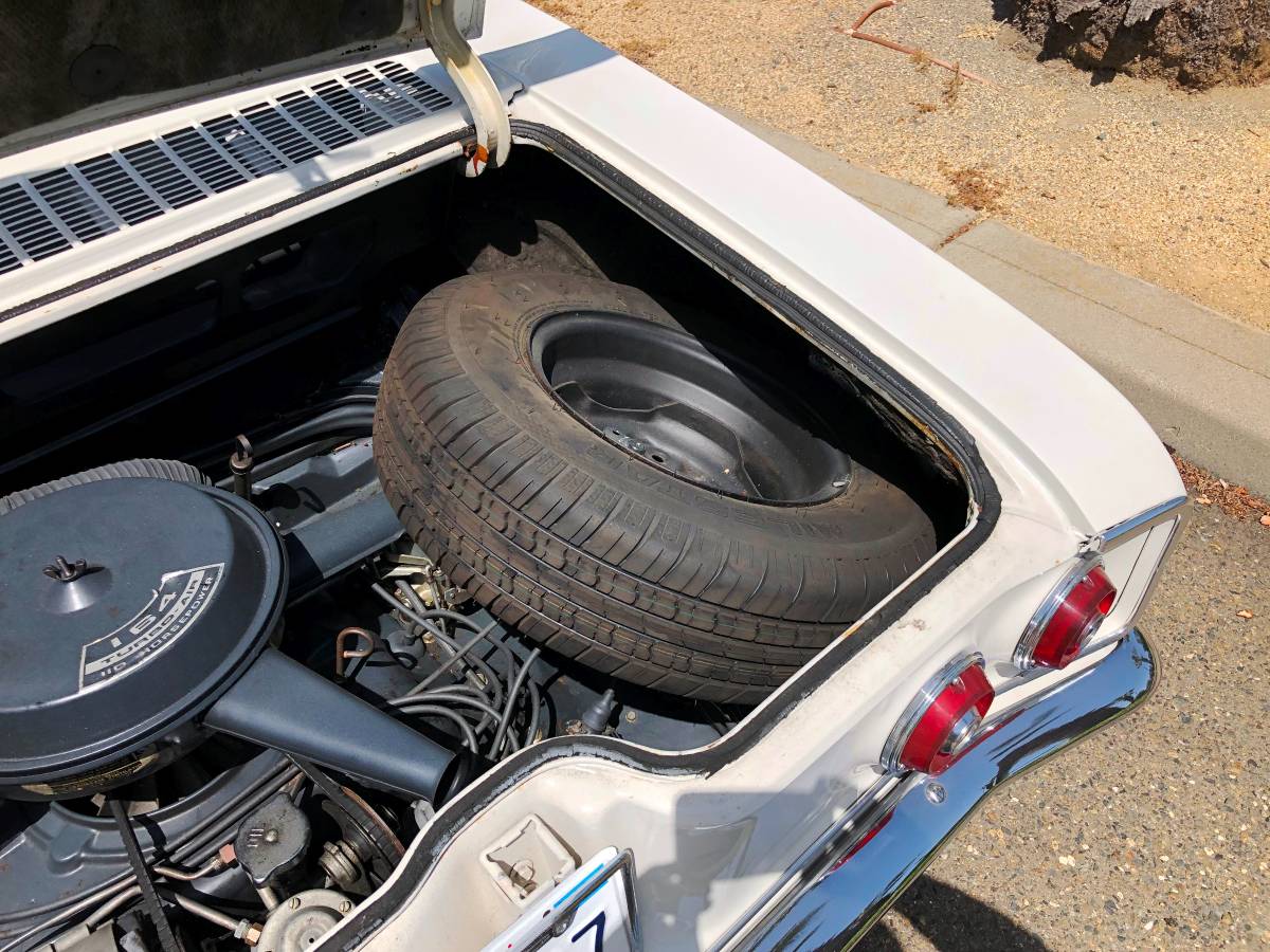 Chevrolet-Corvair-1966-18