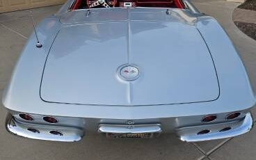 Chevrolet-Corvette-1961-2