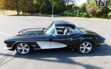 Chevrolet-Corvette-1961-3