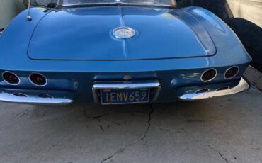 Chevrolet-Corvette-1961-4