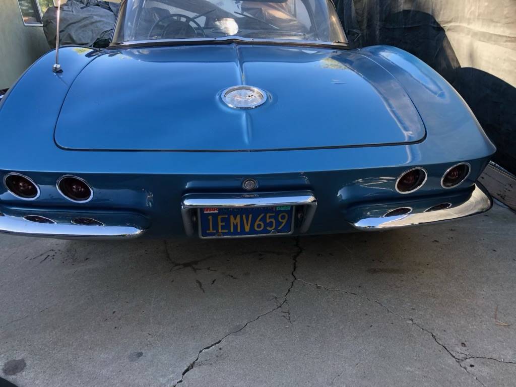 Chevrolet-Corvette-1961-4