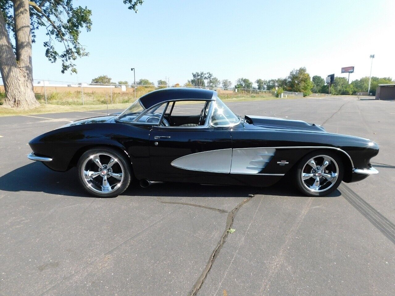 Chevrolet-Corvette-1961-6