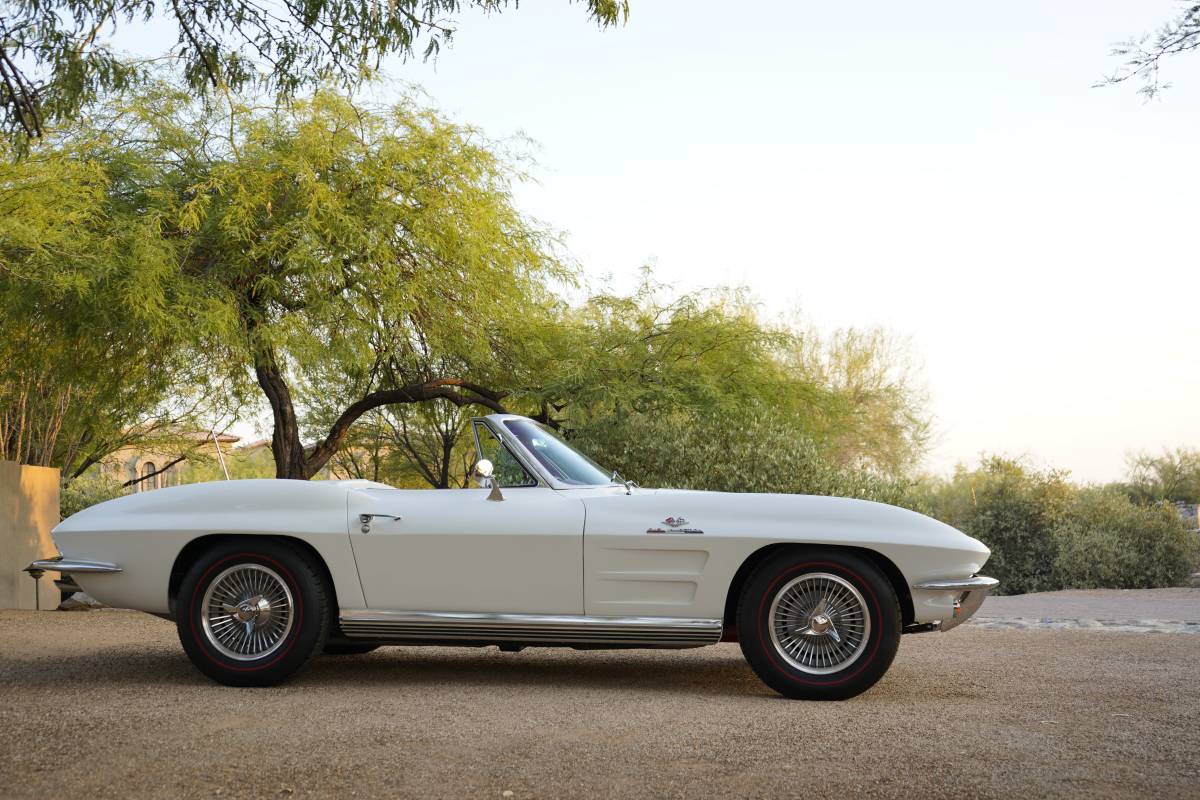 Chevrolet-Corvette-1964-23