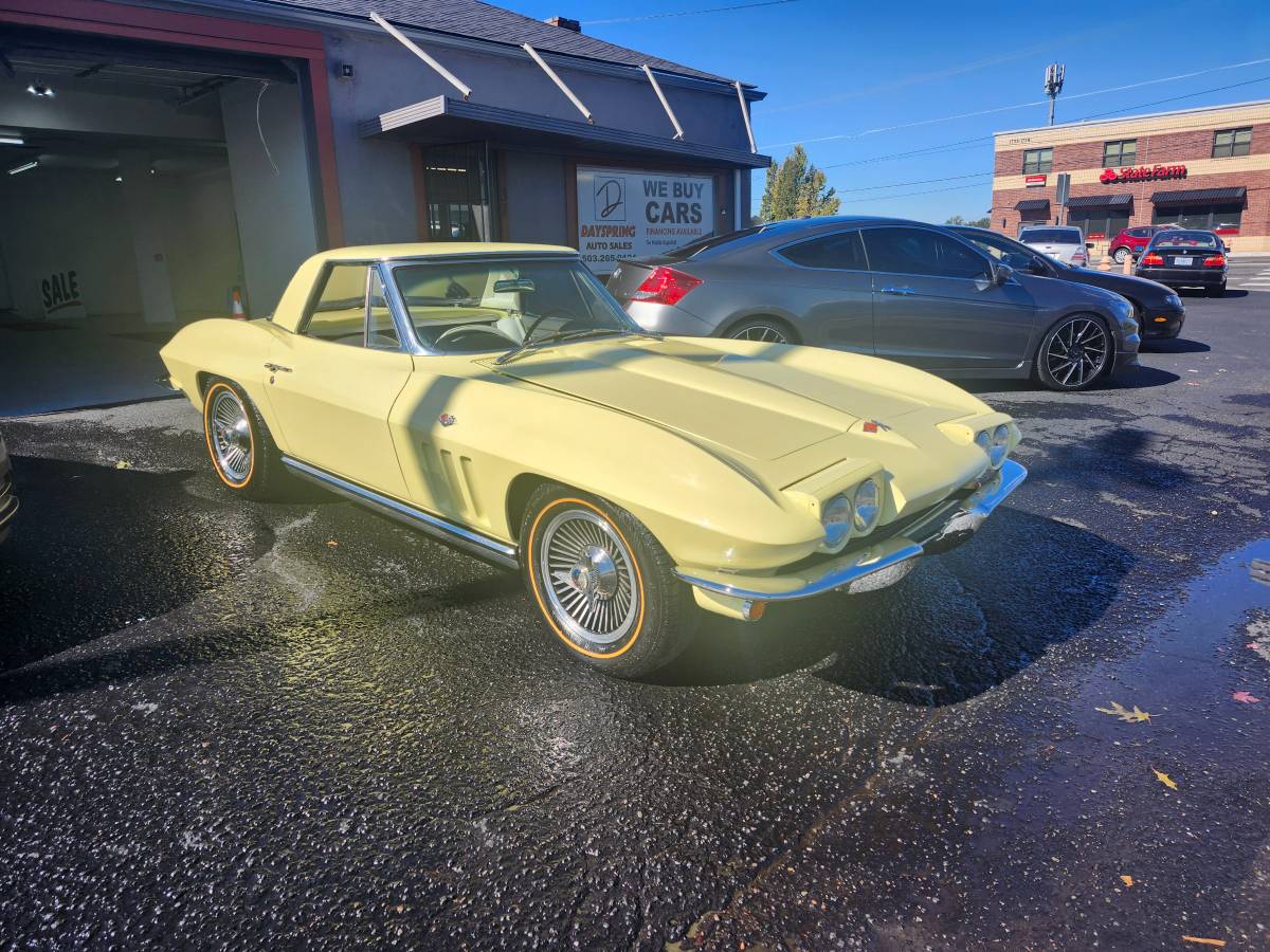 Chevrolet-Corvette-1965-1