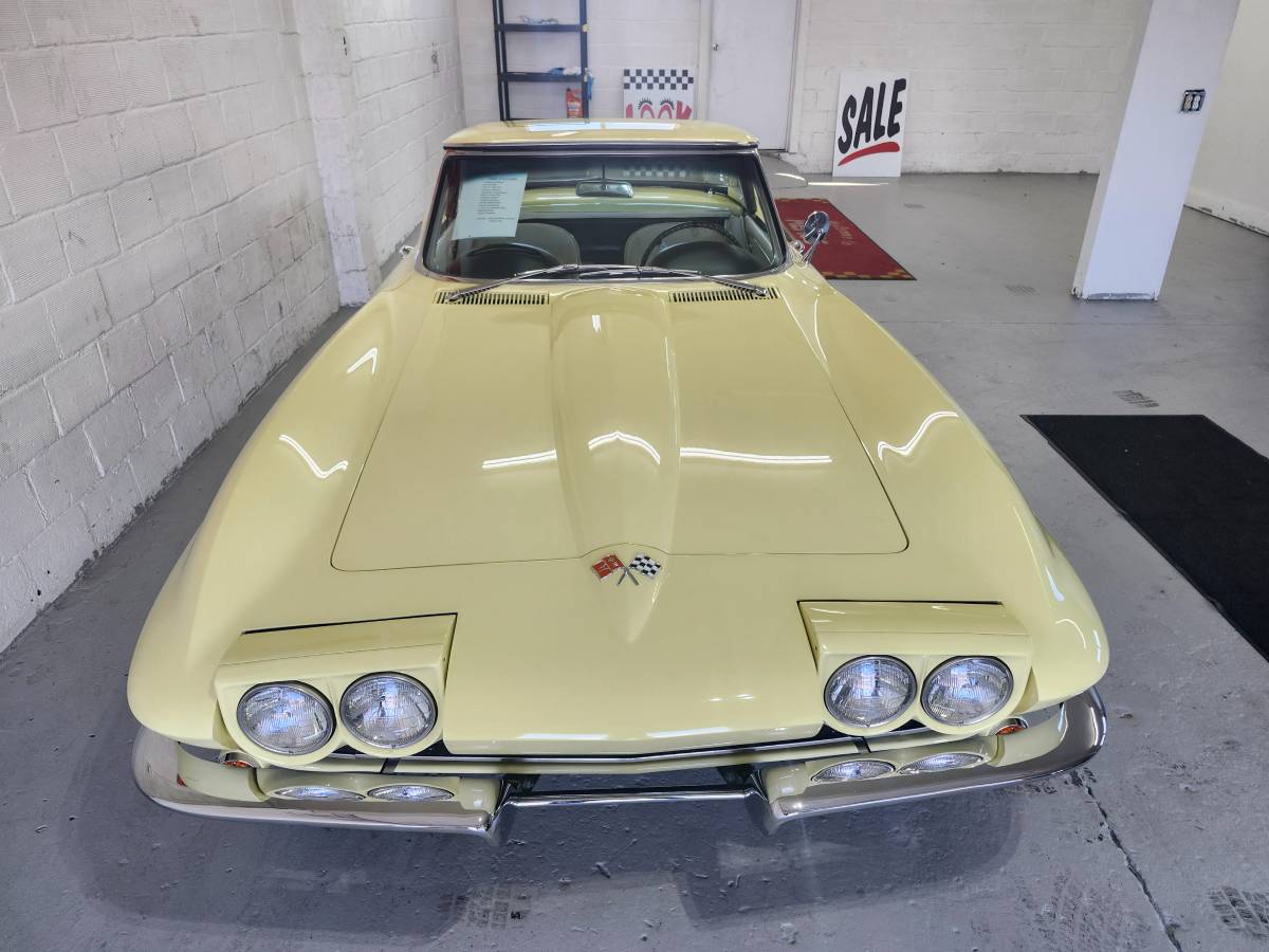 Chevrolet-Corvette-1965-10